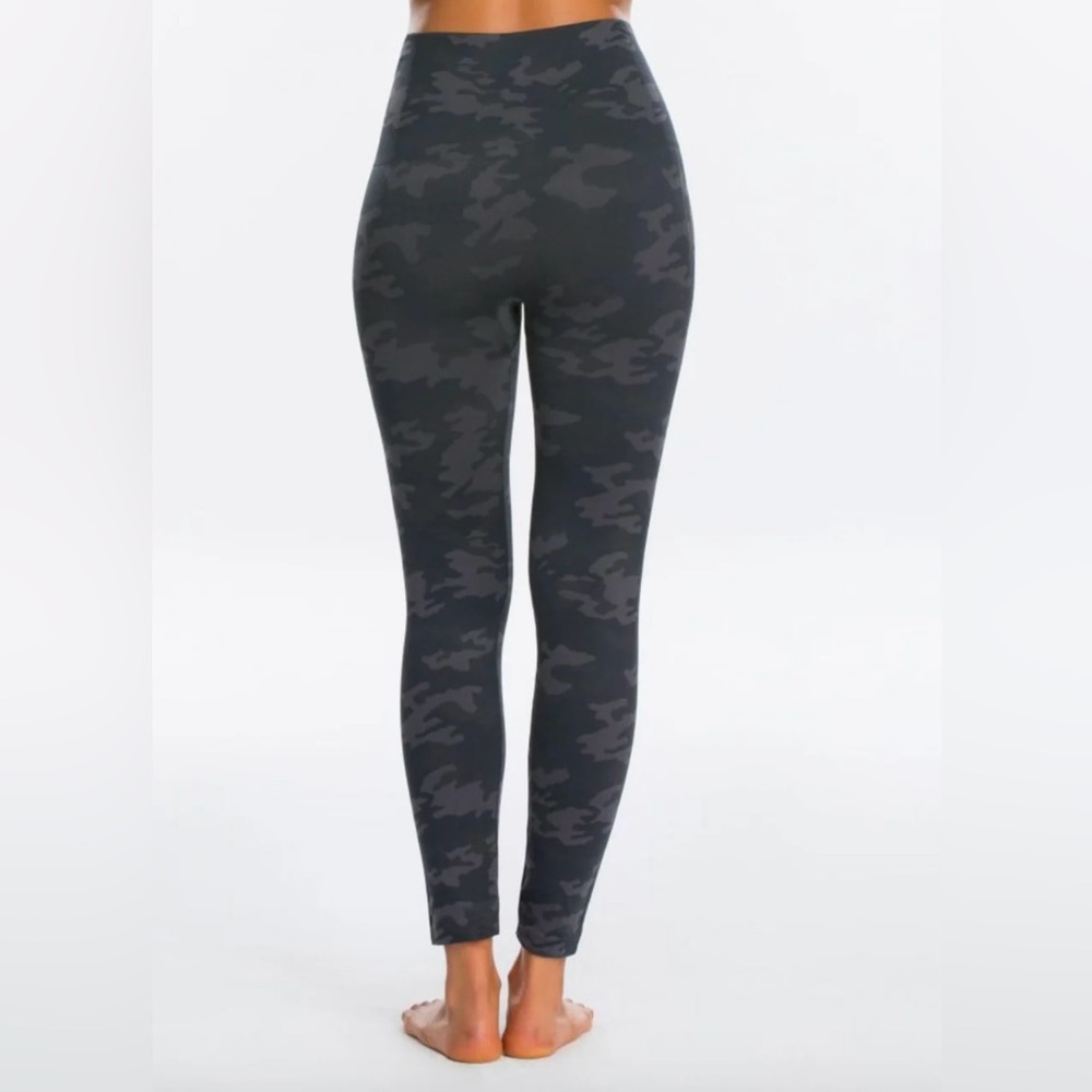 Spanx Look‎ at Me Now Camo Leggings - Picture 2 of 5